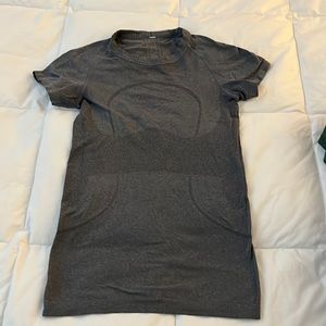 Lululemon short sleeve shirt